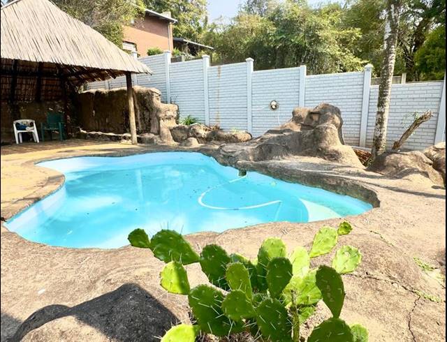 5 BEDROOM HOUSE FOR SALE IN CLARENDON